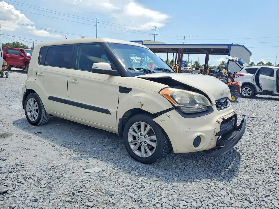 2013 KIA SOUL +  