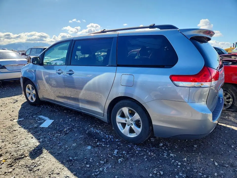 2011 TOYOTA SIENNA   