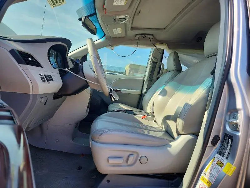 2013 TOYOTA SIENNA XLE 7-PASSENGER  
