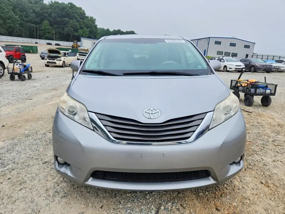 2013 TOYOTA SIENNA XLE 8-PASSENGER  