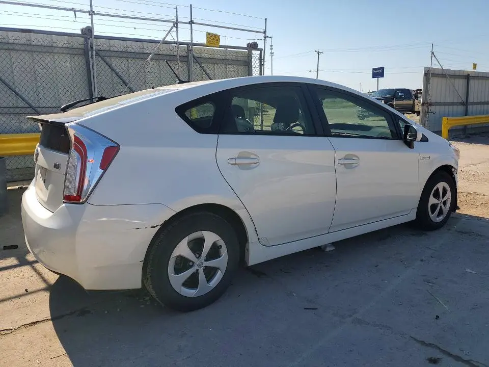 2015 TOYOTA PRIUS THREE  
