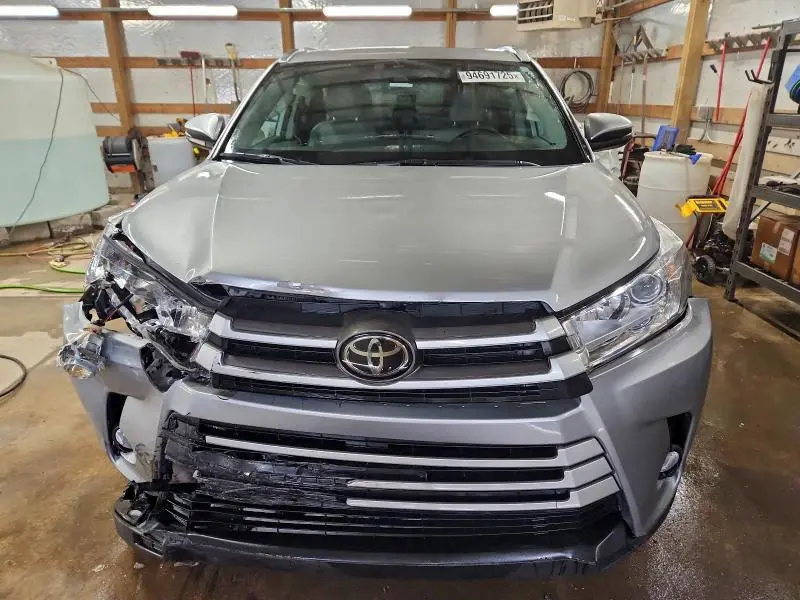 2018 TOYOTA HIGHLANDER SE  
