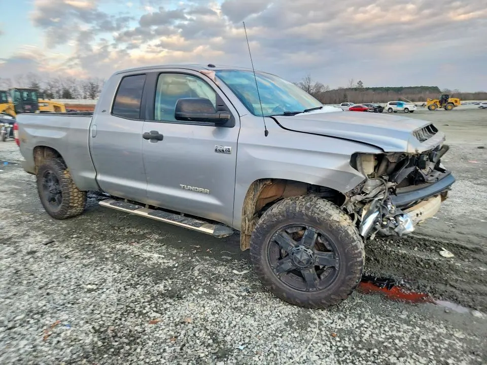 2017 TOYOTA TUNDRA DOUBLE CAB SR5  