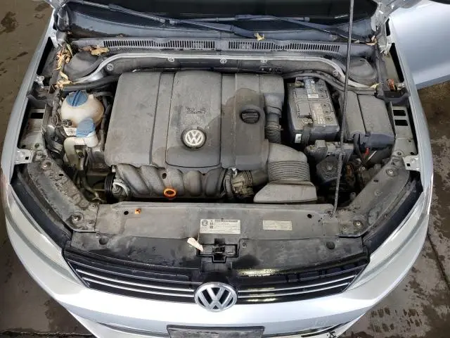 2013 VOLKSWAGEN JETTA SE  