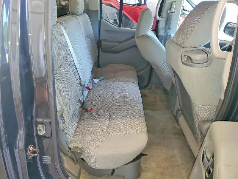 2013 NISSAN FRONTIER S  