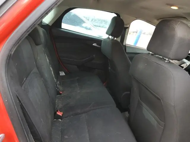 2015 FORD FOCUS SE  