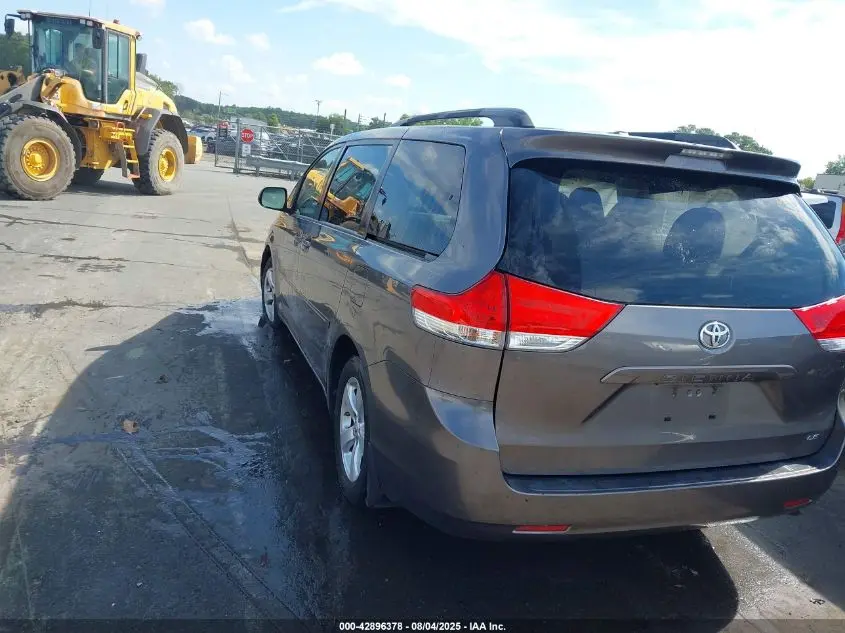2013 TOYOTA SIENNA LE V6 8 PASSENGER