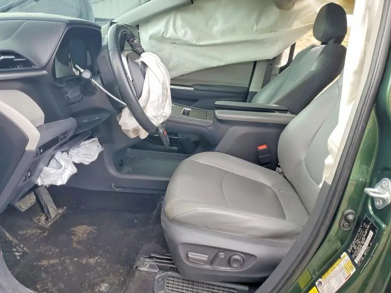2021 TOYOTA SIENNA XLE 8-PASSENGER  