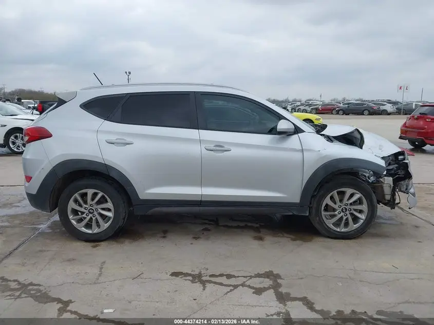 2016 HYUNDAI TUCSON SE