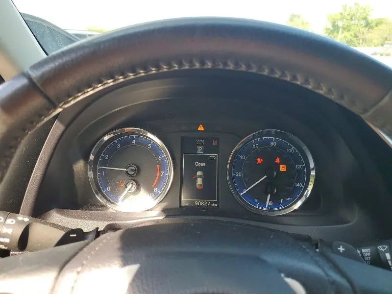 2018 TOYOTA COROLLA SE  
