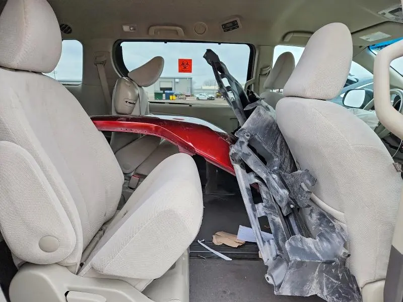 2013 TOYOTA SIENNA LE  