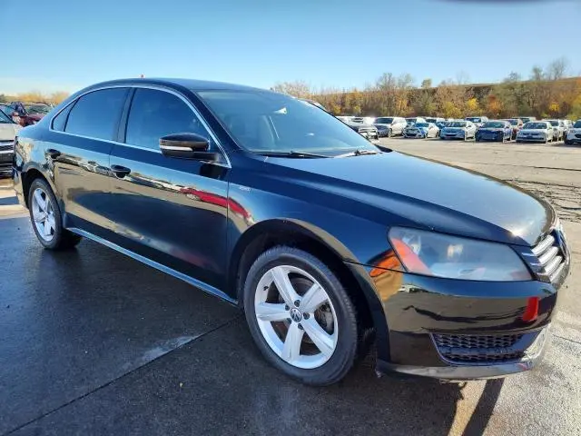 2013 VOLKSWAGEN PASSAT SE  