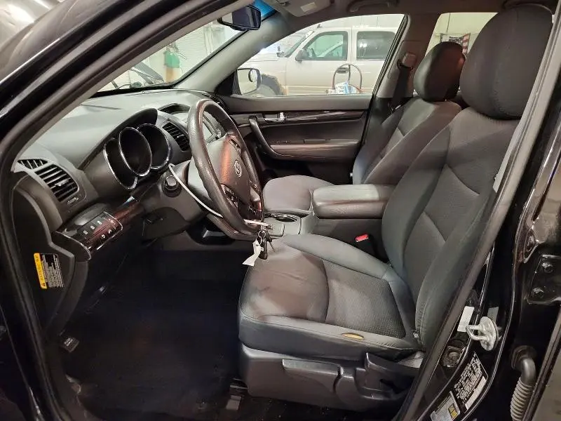 2013 KIA SORENTO LX  