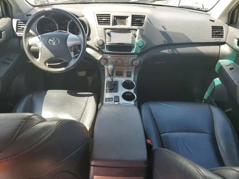 2013 TOYOTA HIGHLANDER SE  