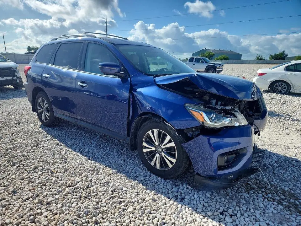 2017 NISSAN PATHFINDER SL  