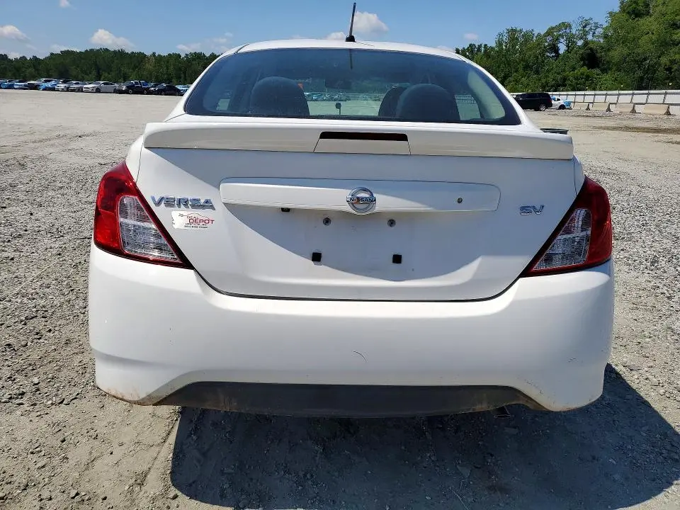 2019 NISSAN VERSA SV  
