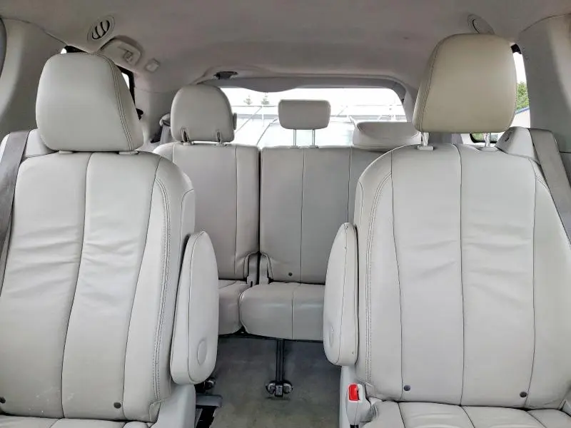 2014 TOYOTA SIENNA XLE 7-PASSENGER  