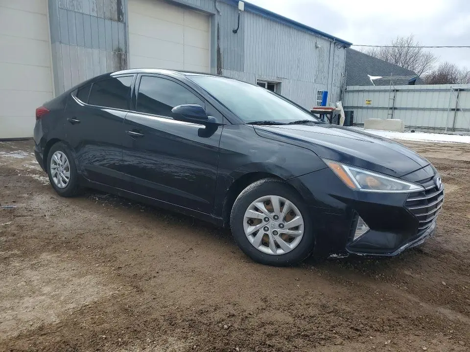 2019 HYUNDAI ELANTRA SE  