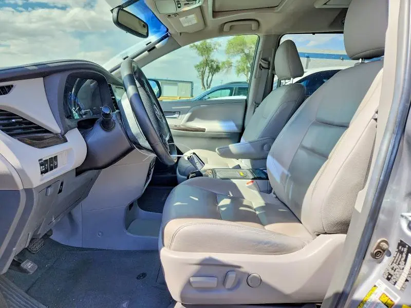 2015 TOYOTA SIENNA XLE PREMIUM 8-PASSENGER  