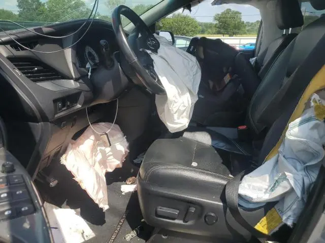 2016 TOYOTA SIENNA SE  