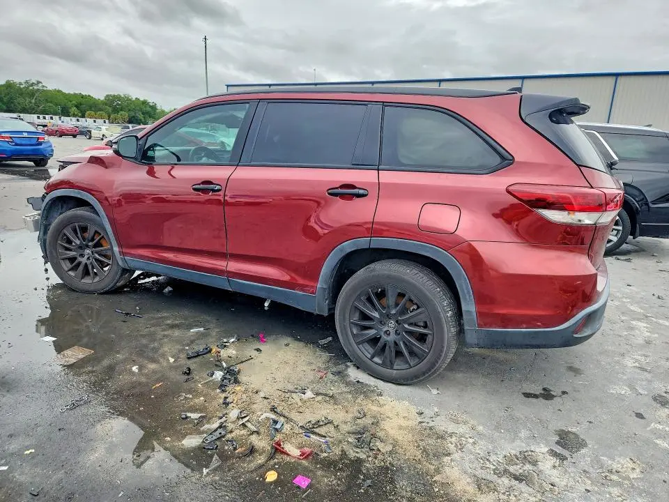 2019 TOYOTA HIGHLANDER SE  