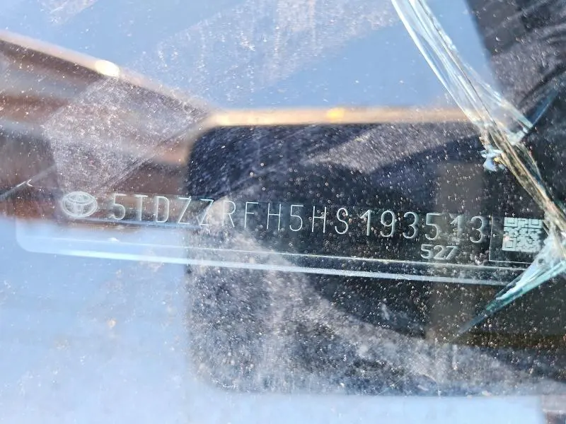 2017 TOYOTA HIGHLANDER LE  