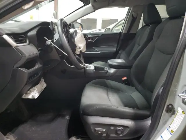 2022 TOYOTA RAV4 XLE  