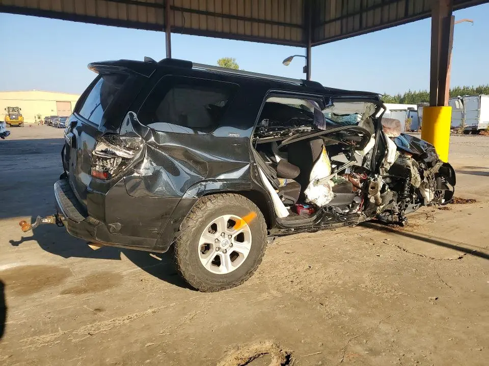 2023 TOYOTA 4RUNNER SR5  