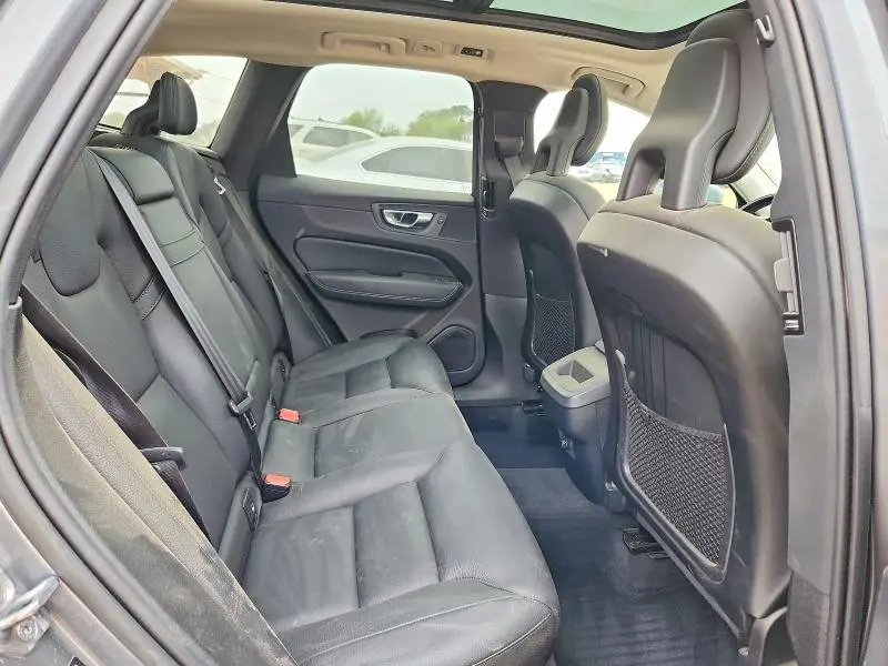 2018 VOLVO XC60 T5 MOMENTUM  