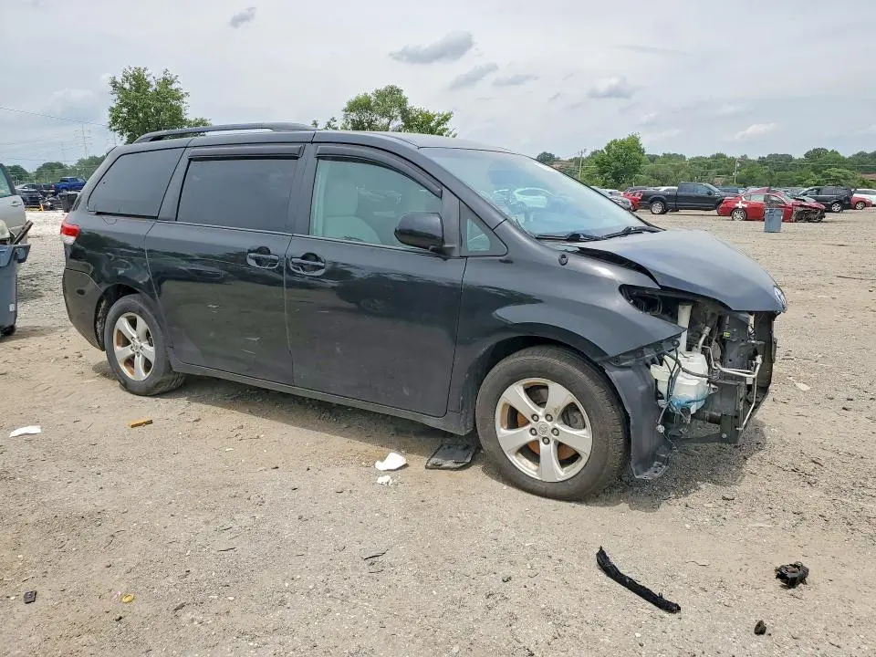 2014 TOYOTA SIENNA LE  