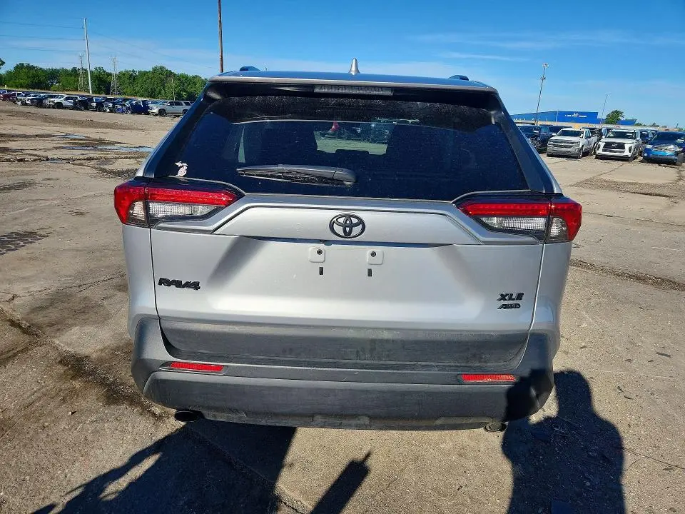 2025 TOYOTA RAV4 XLE  