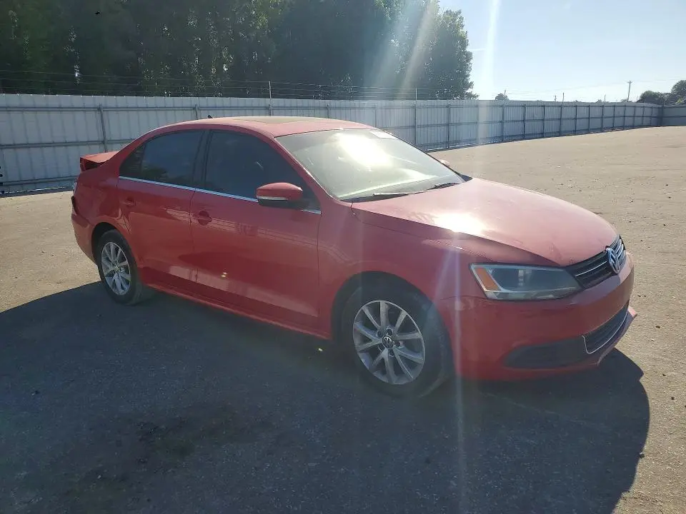 2013 VOLKSWAGEN JETTA SE  