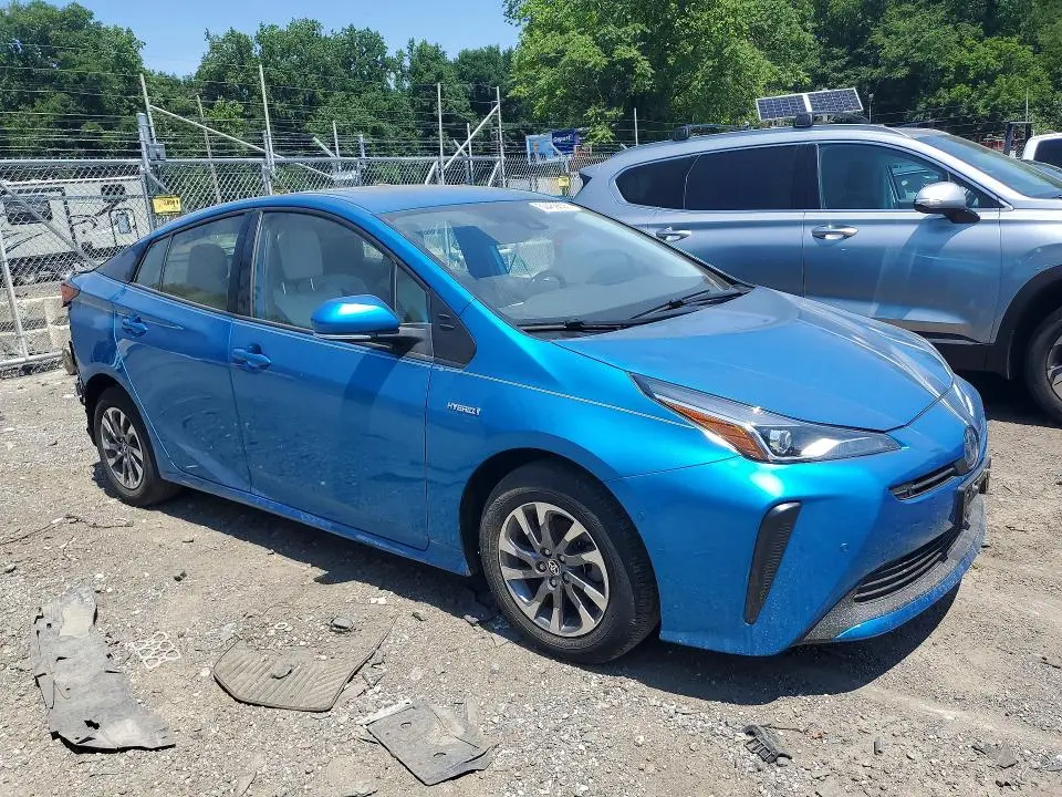 2021 TOYOTA PRIUS XLE  