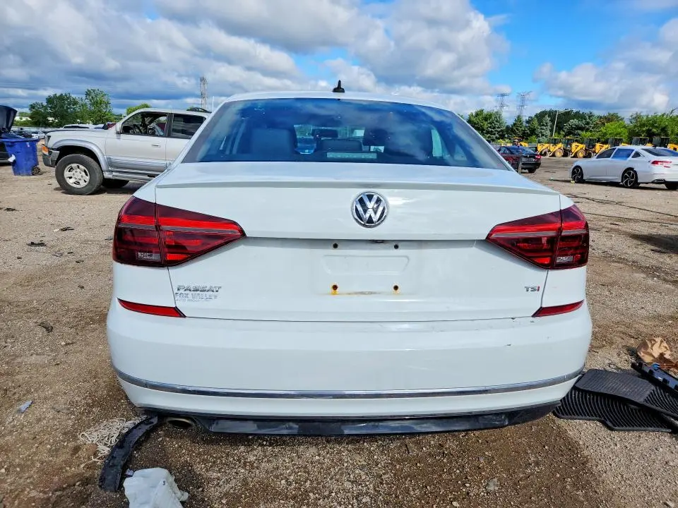 2018 VOLKSWAGEN PASSAT S/R-LINE  