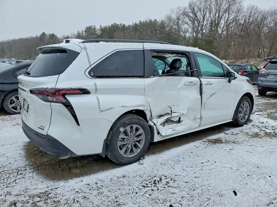 2024 TOYOTA SIENNA XLE 7-PASSENGER  