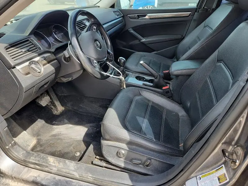 2017 VOLKSWAGEN PASSAT SE  
