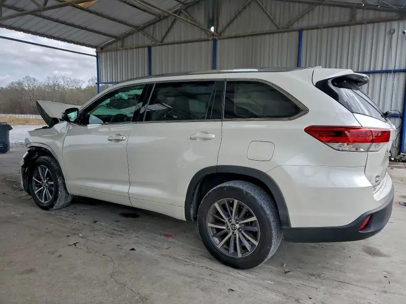 2018 TOYOTA HIGHLANDER SE  