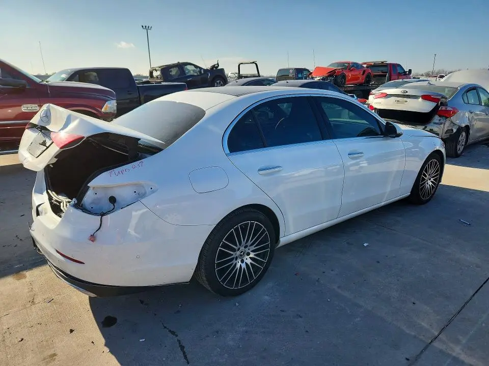 2024 MERCEDES-BENZ C 300  