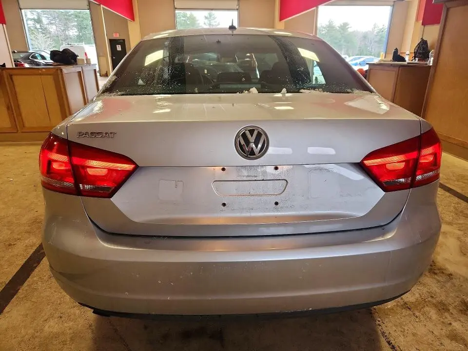 2012 VOLKSWAGEN PASSAT S  