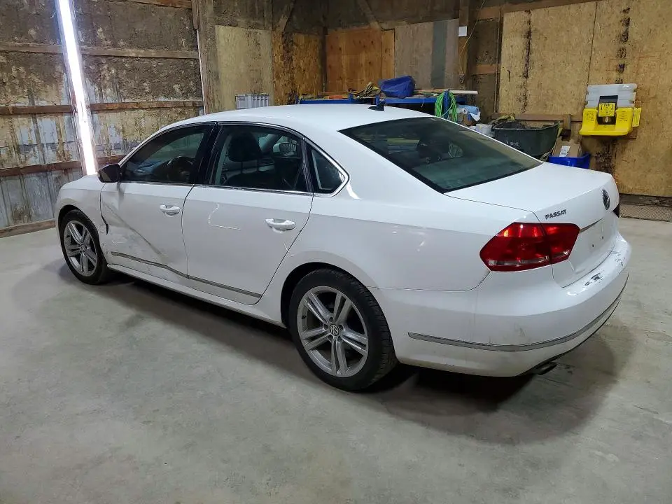 2015 VOLKSWAGEN PASSAT SE  