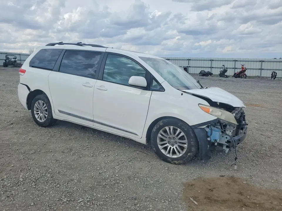 2011 TOYOTA SIENNA XLE 8-PASSENGER  