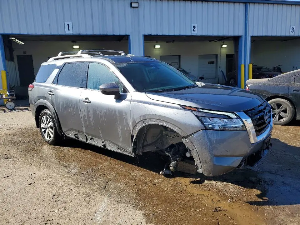 2024 NISSAN PATHFINDER SL  