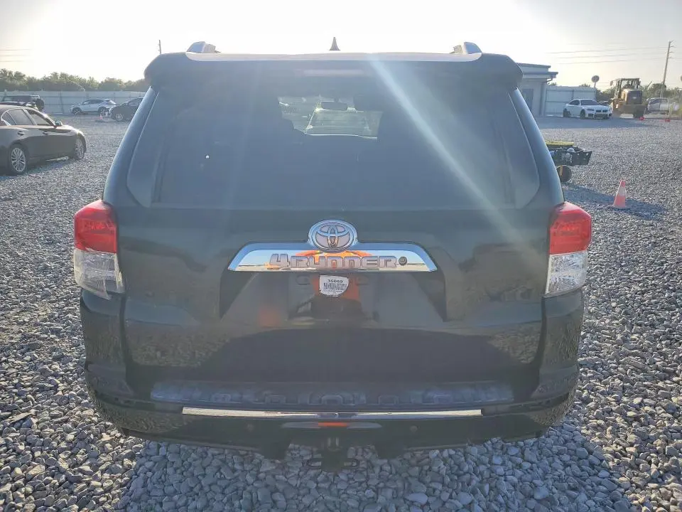 2011 TOYOTA 4RUNNER SR5  