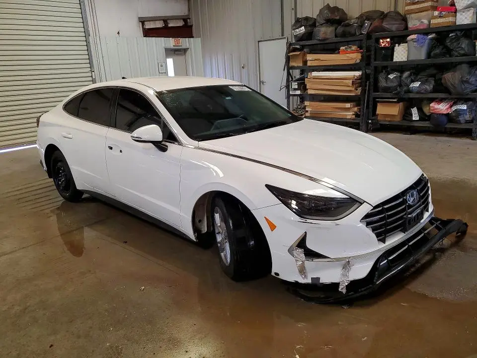 2023 HYUNDAI SONATA SE  