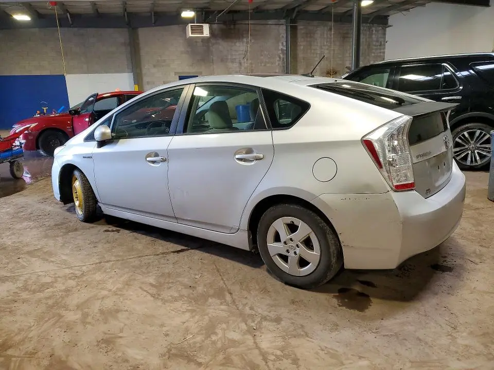 2010 TOYOTA PRIUS III  