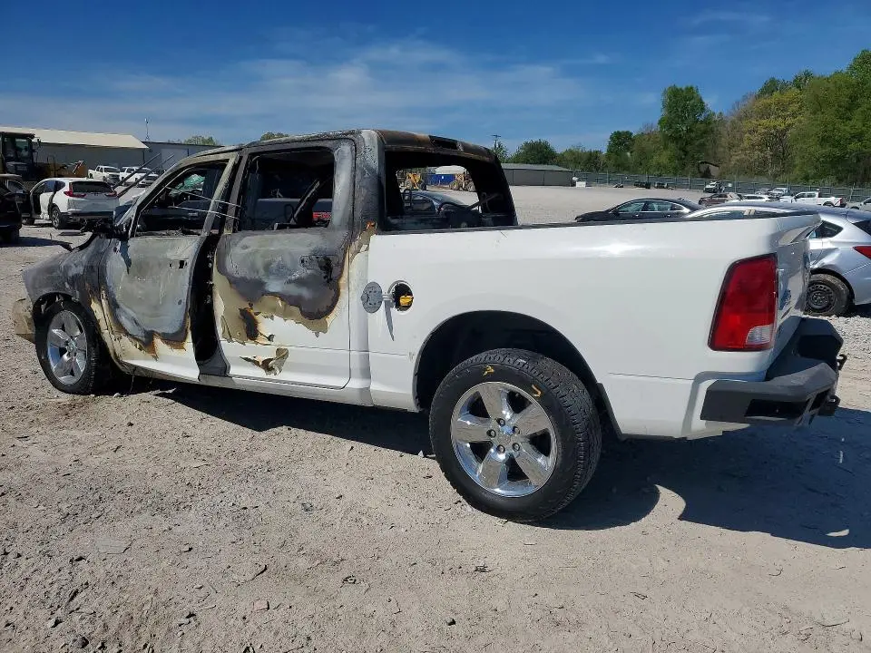 2016 RAM 1500 SLT  