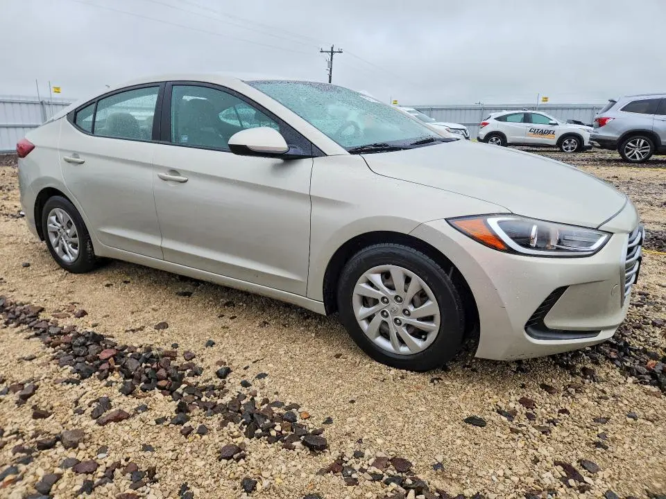 2017 HYUNDAI ELANTRA SE  