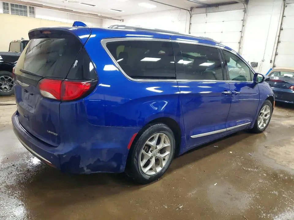2019 CHRYSLER PACIFICA LIMITED  