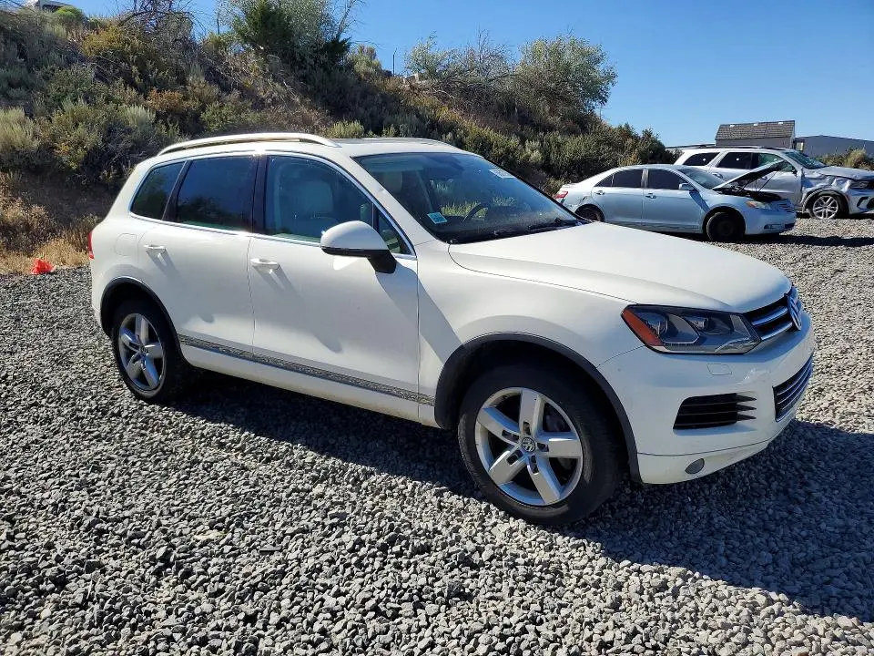 2011 VOLKSWAGEN TOUAREG V6  