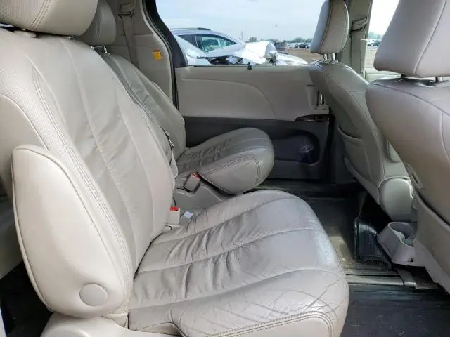 2011 TOYOTA SIENNA XLE  